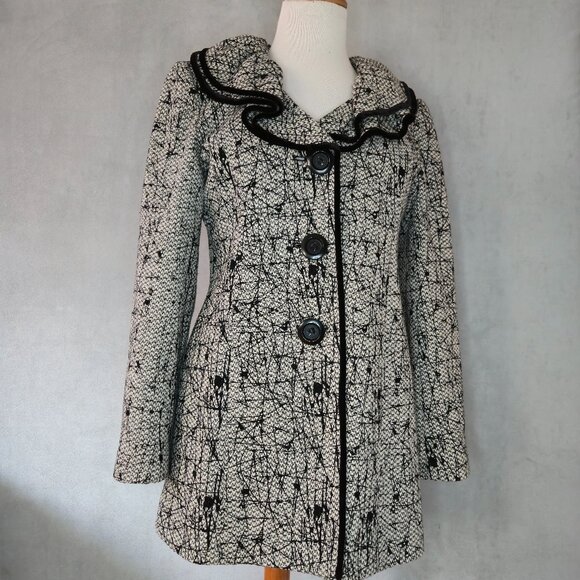 mac & jac Jackets & Blazers - Mac & Jac Ruffle Collar Lightweight Coat | Black & White | Size L